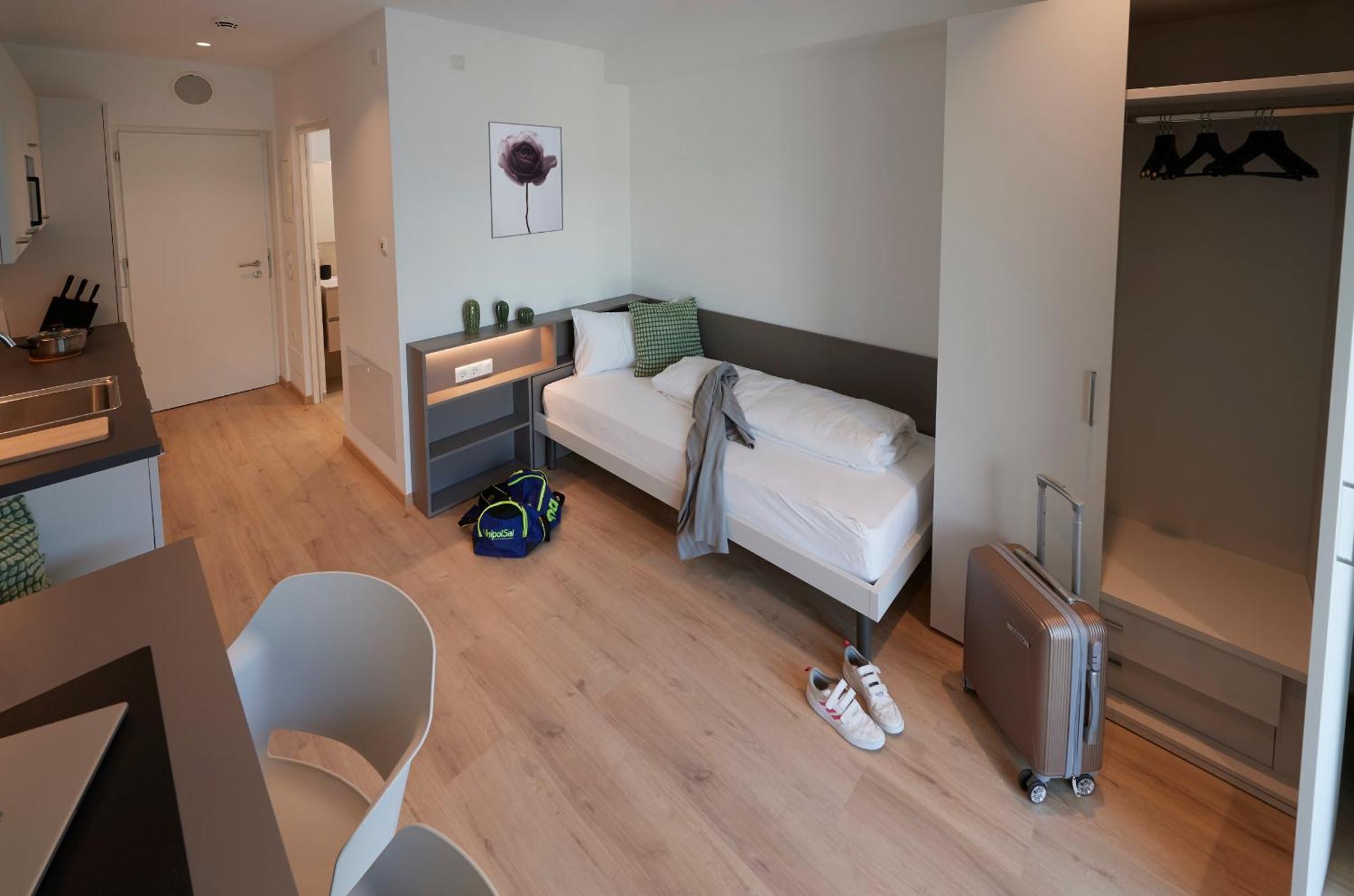 Ferrari Tower Aparthotel Bolzano Ngoại thất bức ảnh
